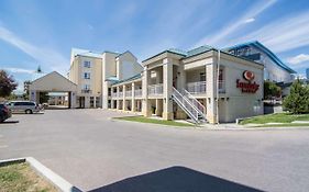 Econo Lodge Inn&Suites University