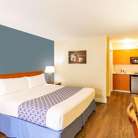 Econo Lodge Inn&Suites University YYC Esterno foto