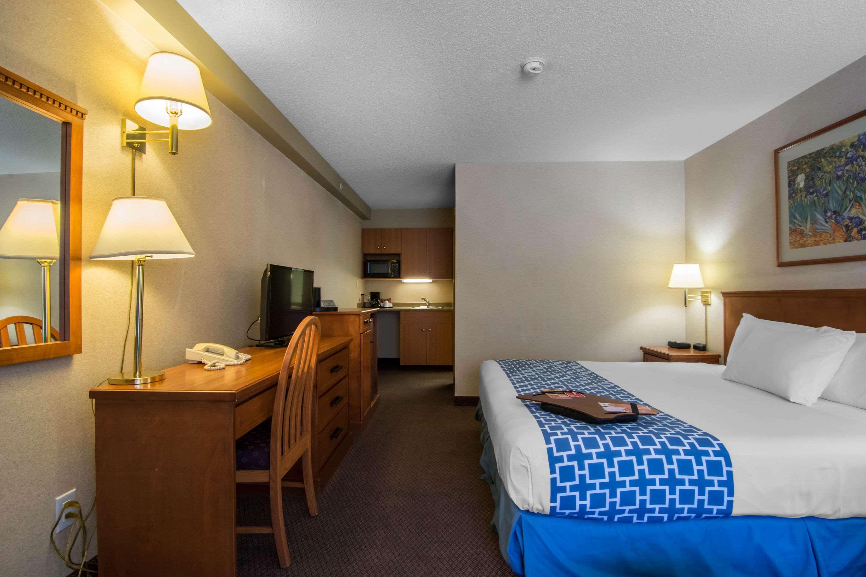 Econo Lodge Inn&Suites University YYC Esterno foto