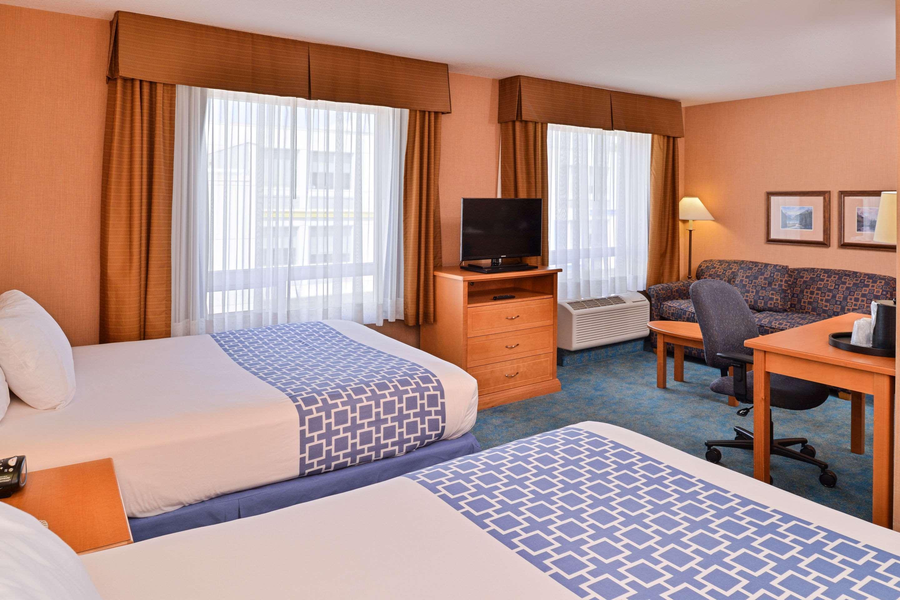 Econo Lodge Inn&Suites University YYC Esterno foto