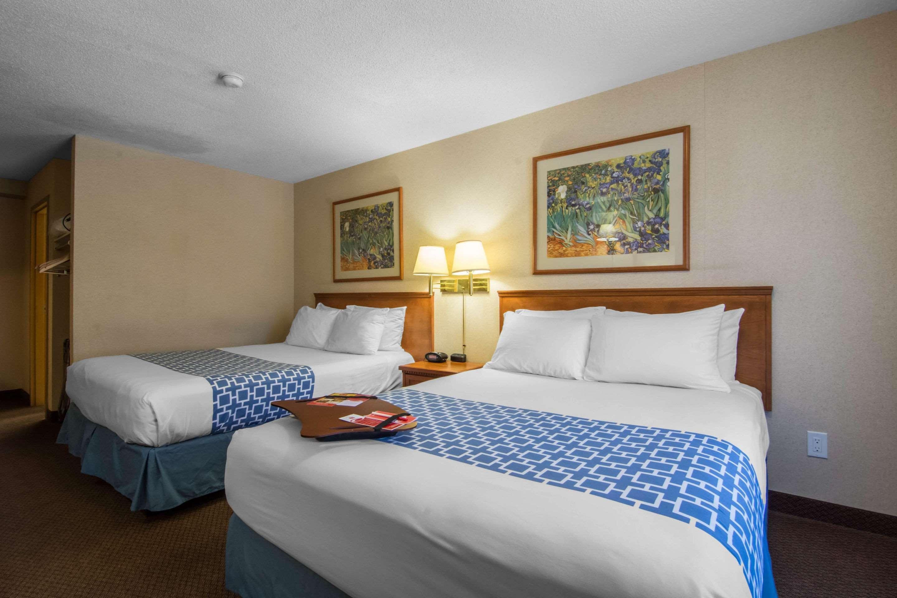 Econo Lodge Inn&Suites University YYC Esterno foto