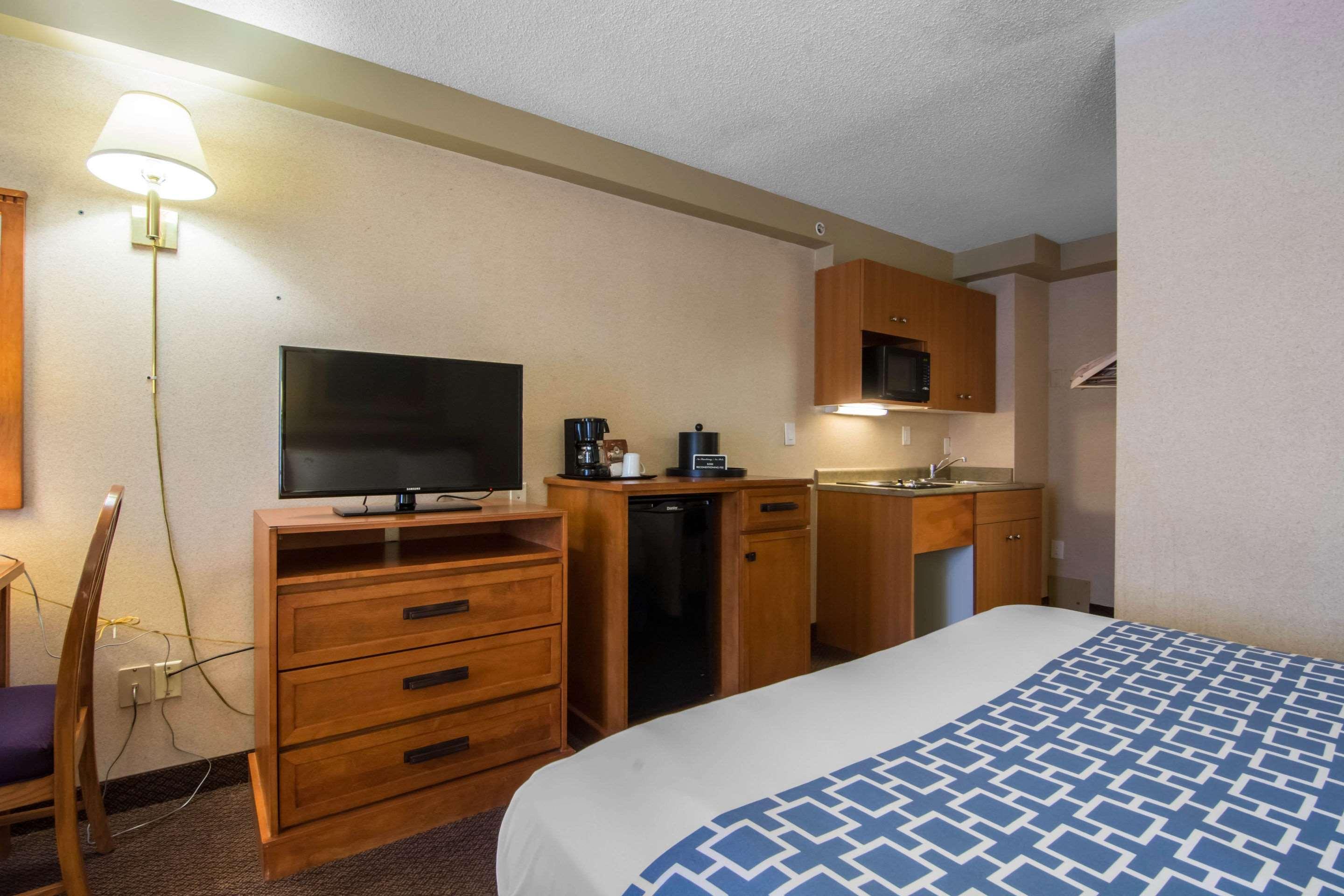 Econo Lodge Inn&Suites University YYC Esterno foto
