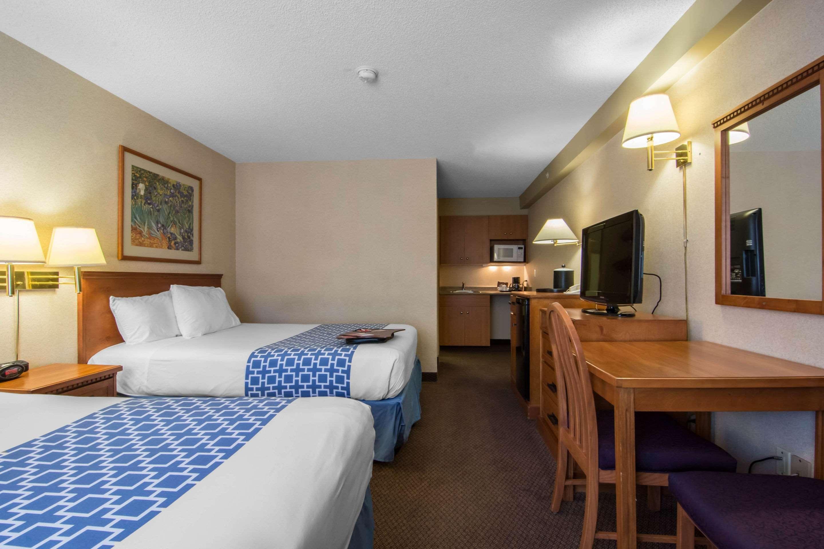 Econo Lodge Inn&Suites University YYC Esterno foto
