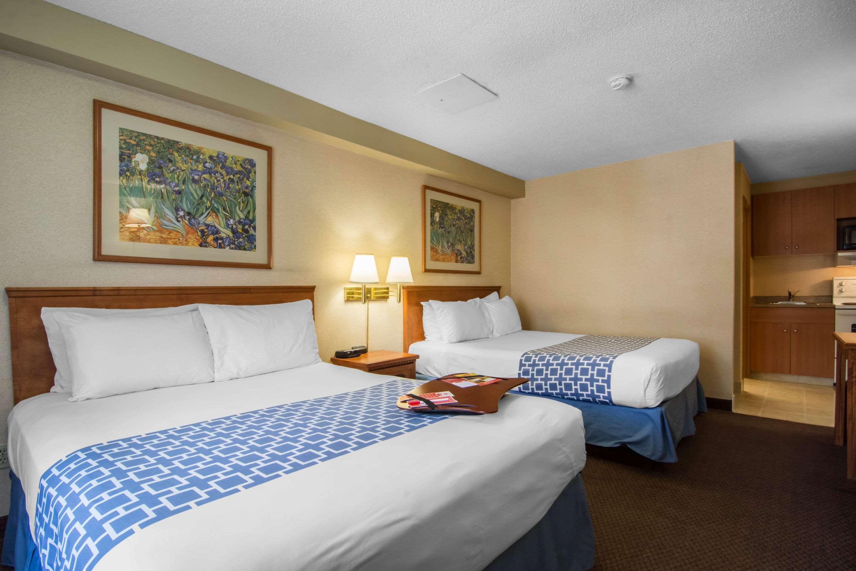 Econo Lodge Inn&Suites University YYC Esterno foto
