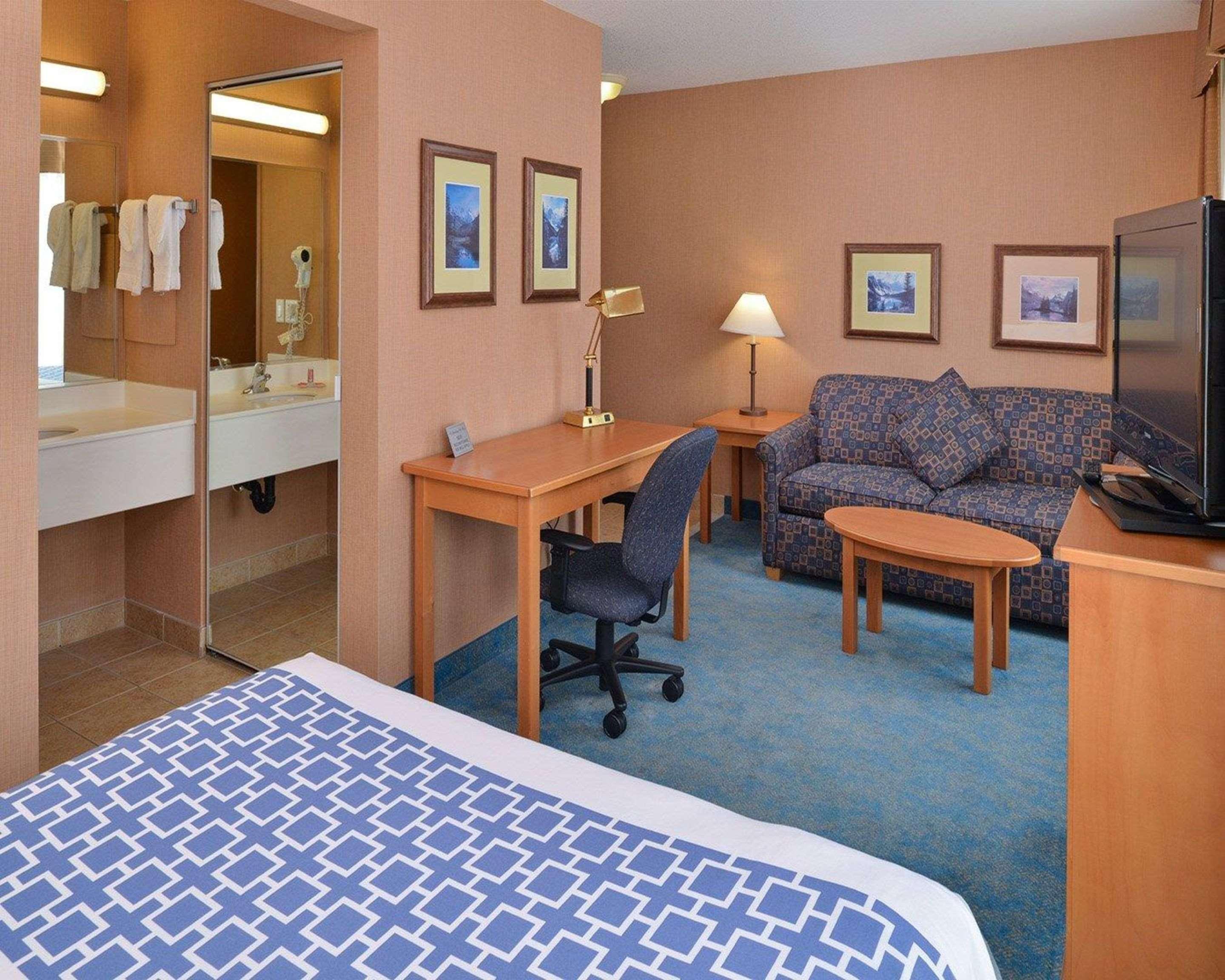 Econo Lodge Inn&Suites University YYC Esterno foto