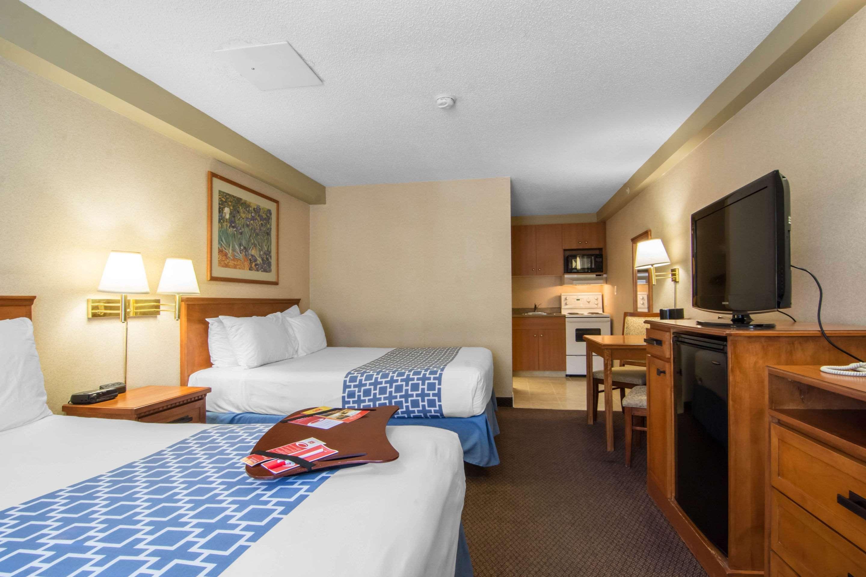 Econo Lodge Inn&Suites University YYC Esterno foto