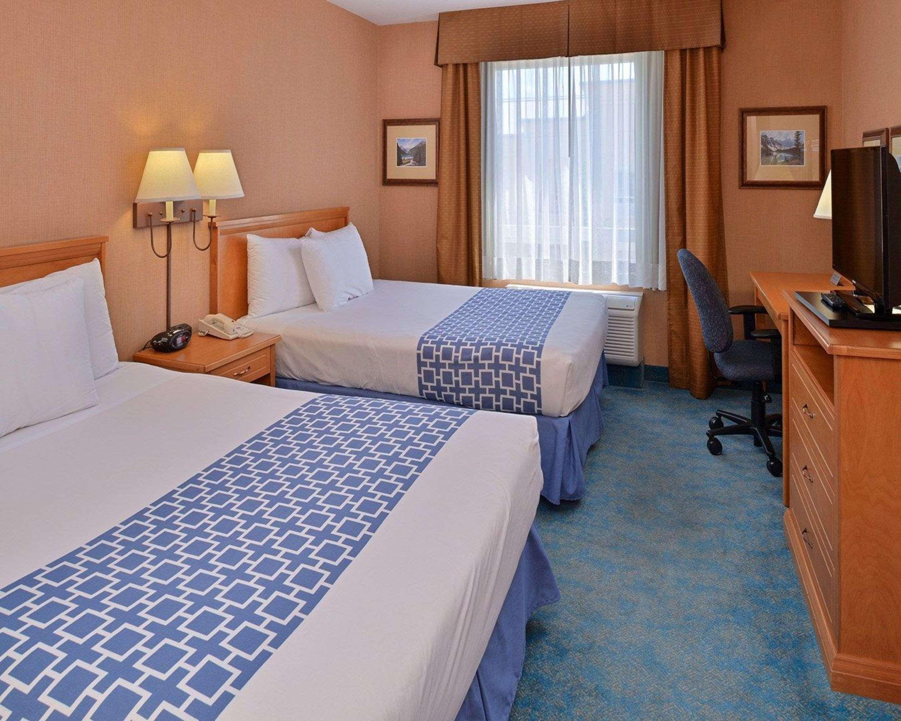 Econo Lodge Inn&Suites University YYC Esterno foto