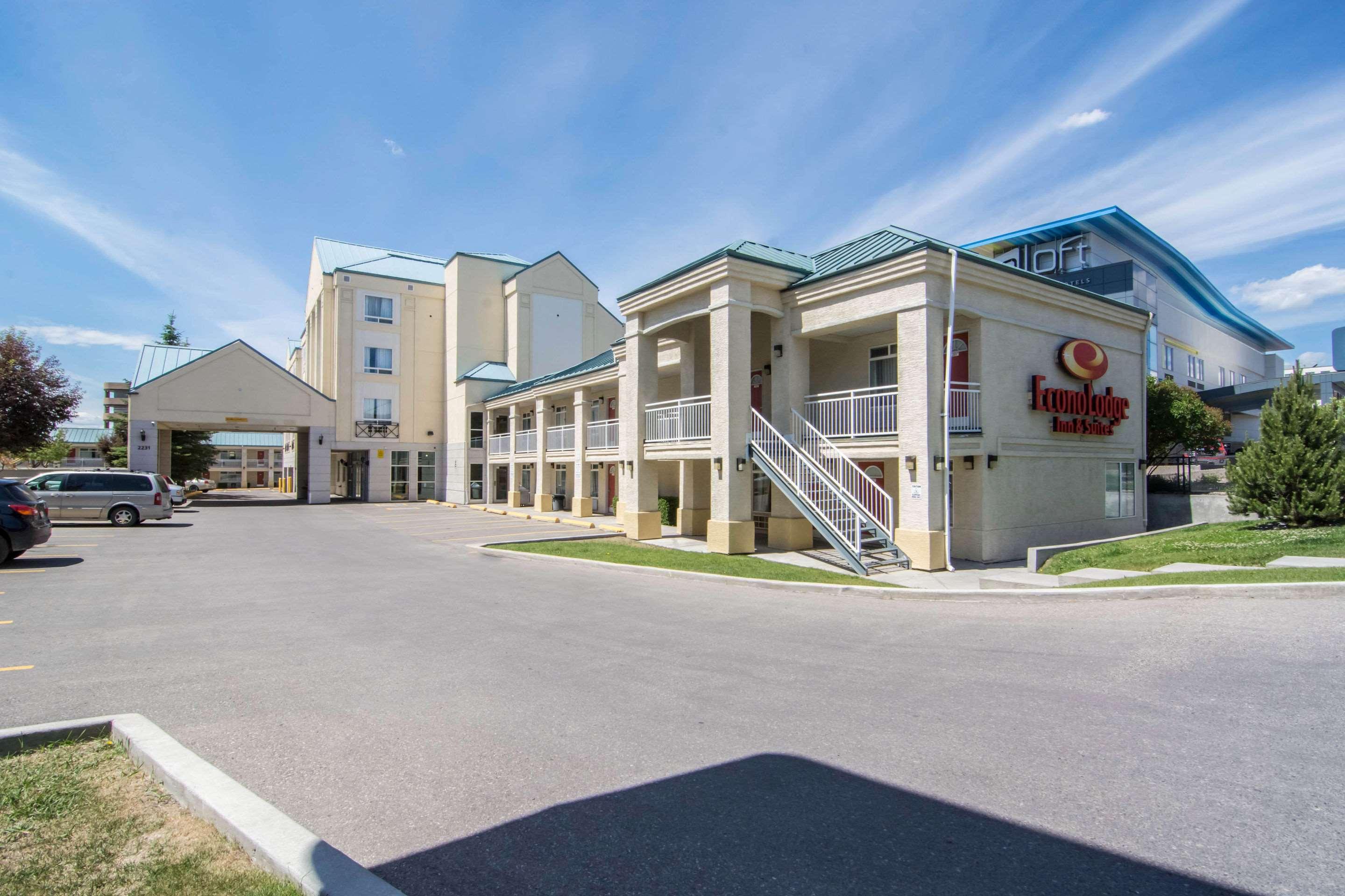 Econo Lodge Inn&Suites University YYC Esterno foto