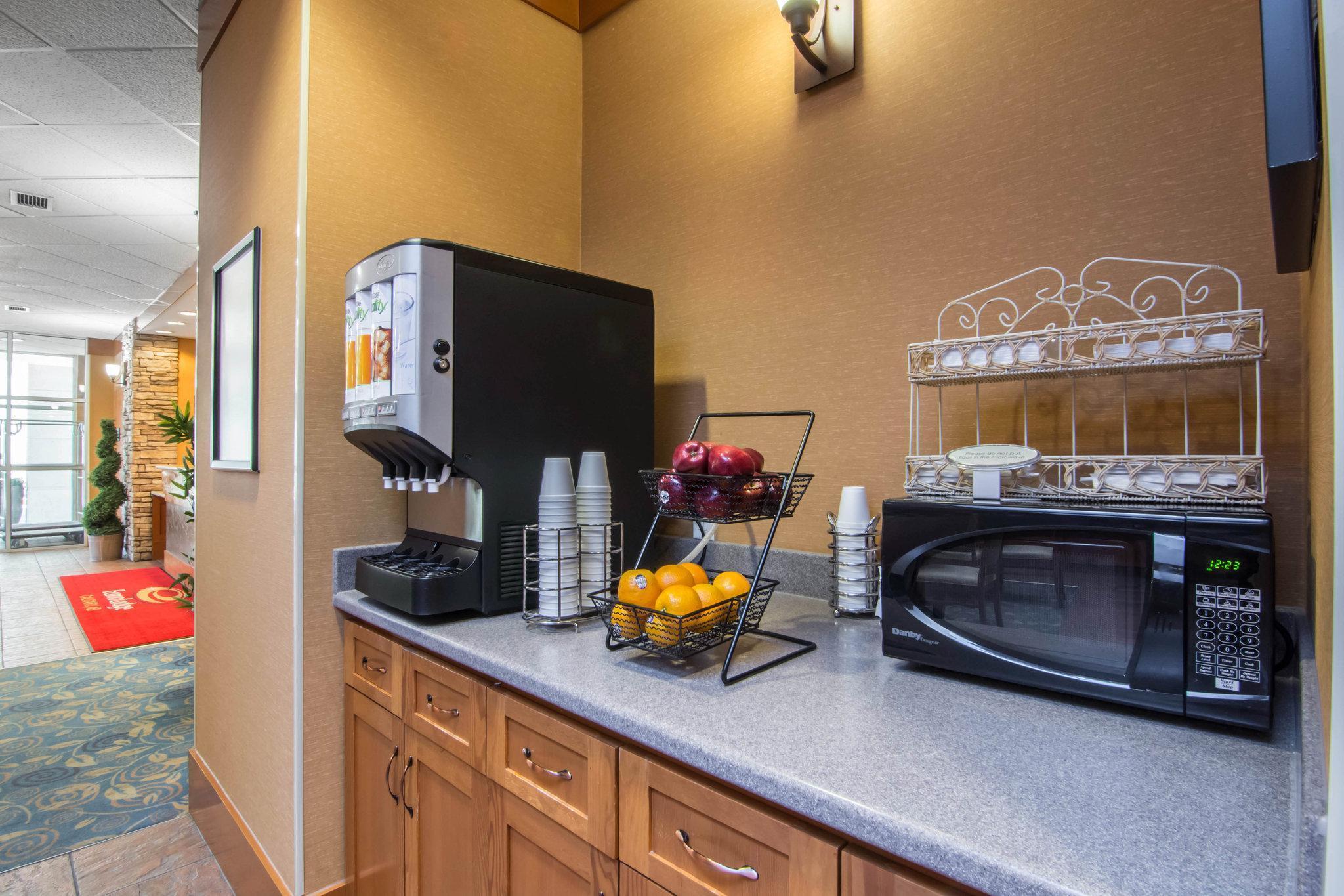 Econo Lodge Inn&Suites University YYC Esterno foto