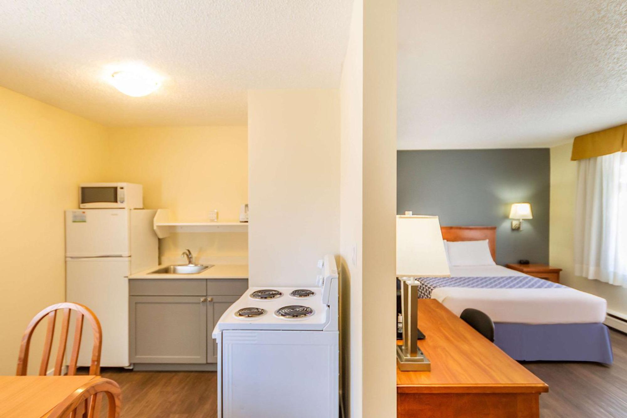 Econo Lodge Inn&Suites University YYC Esterno foto