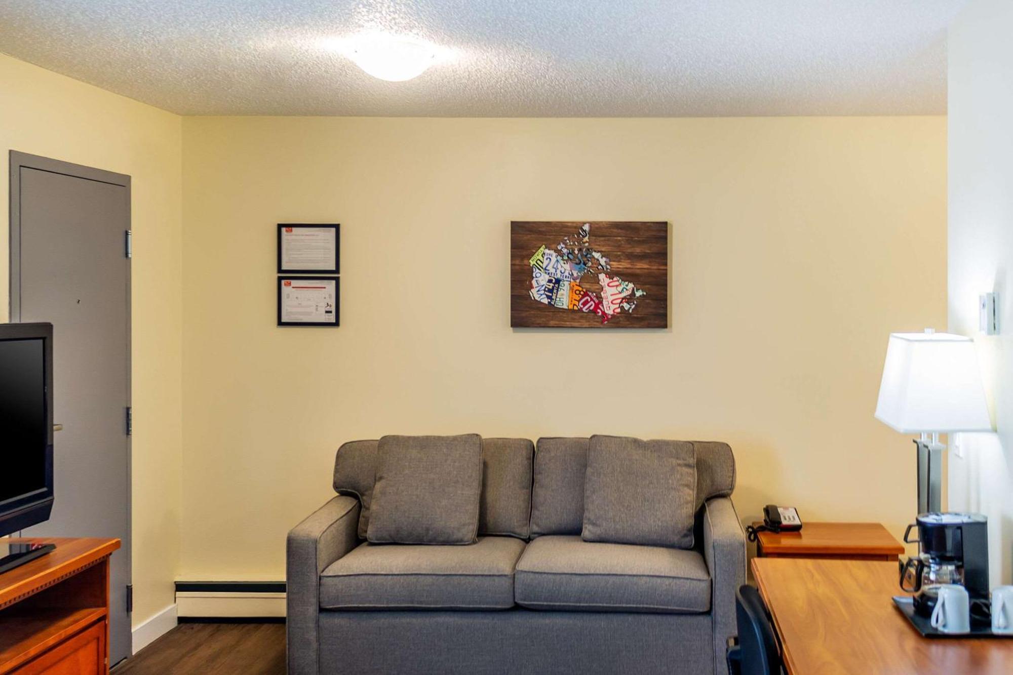 Econo Lodge Inn&Suites University YYC Esterno foto