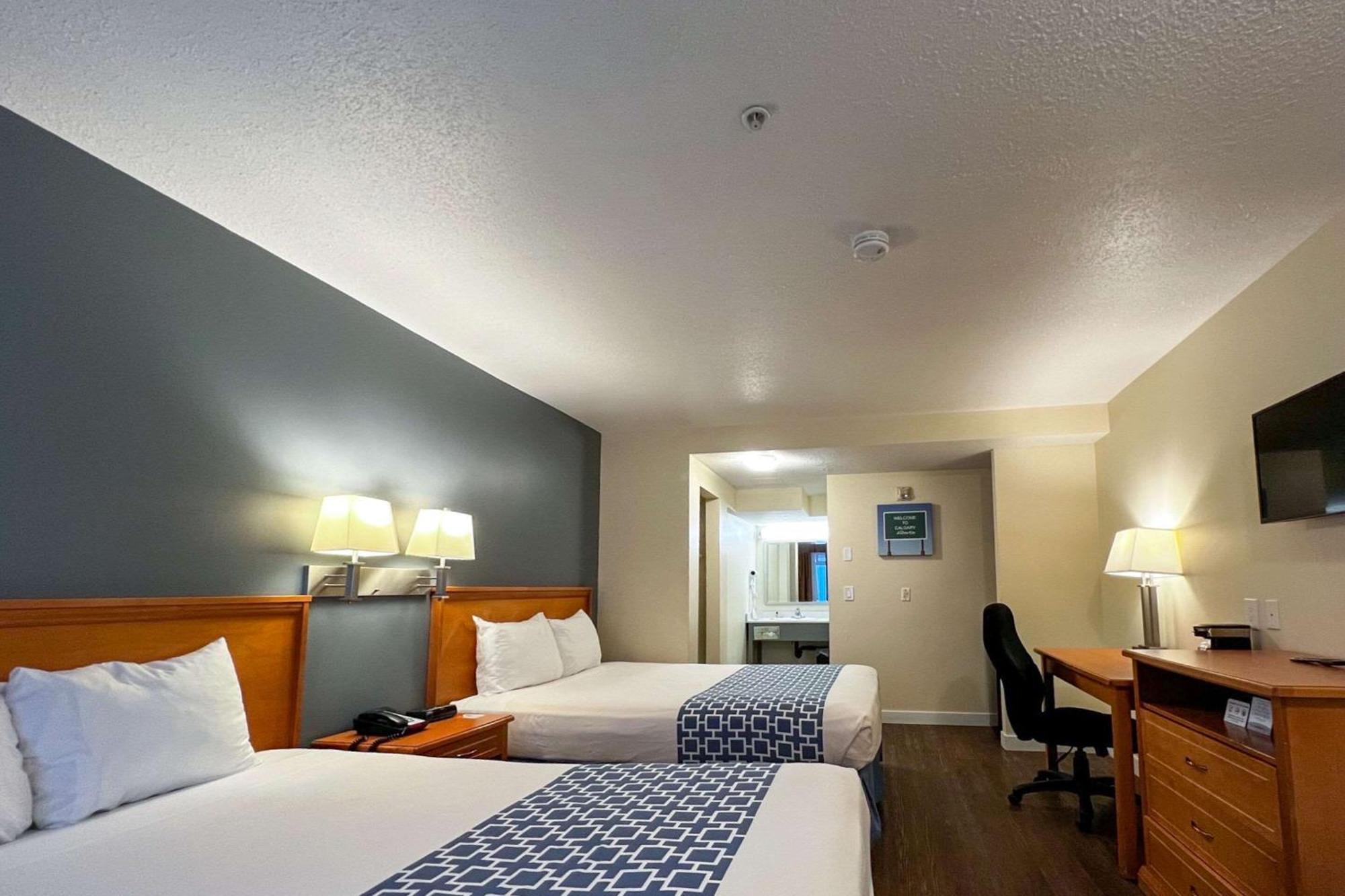 Econo Lodge Inn&Suites University YYC Esterno foto