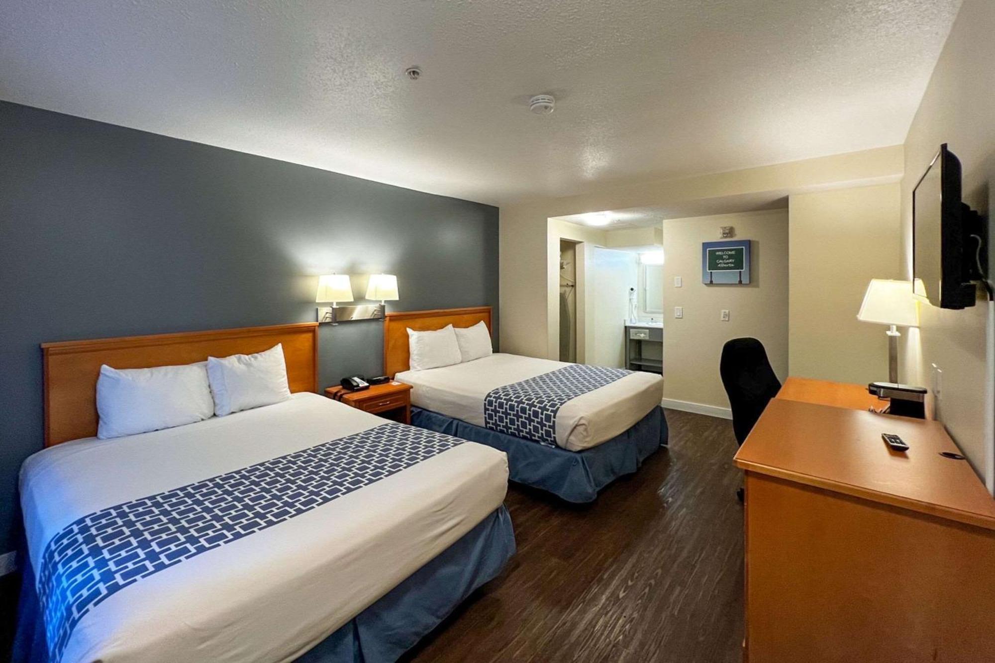 Econo Lodge Inn&Suites University YYC Esterno foto
