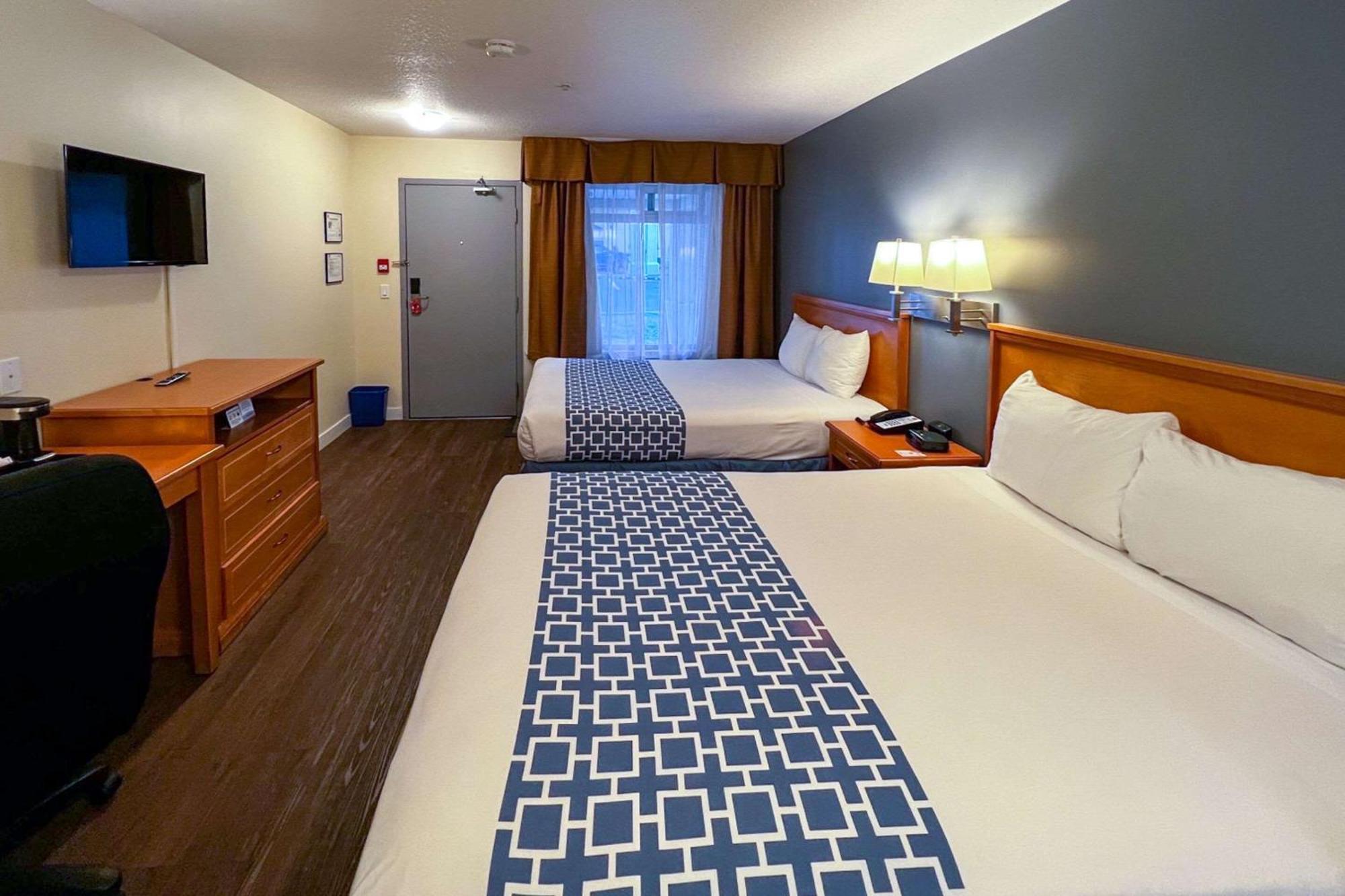Econo Lodge Inn&Suites University YYC Esterno foto