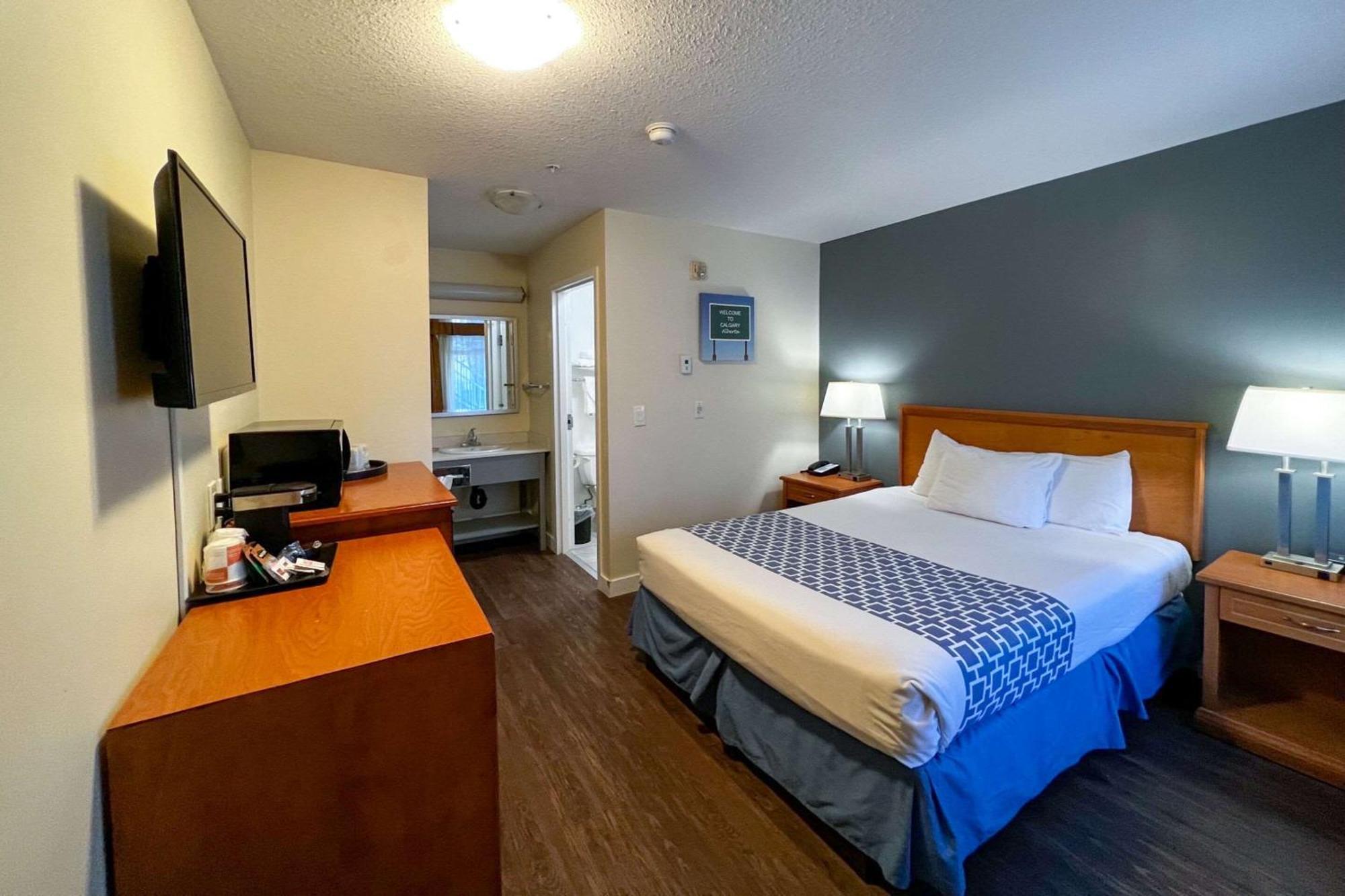 Econo Lodge Inn&Suites University YYC Esterno foto