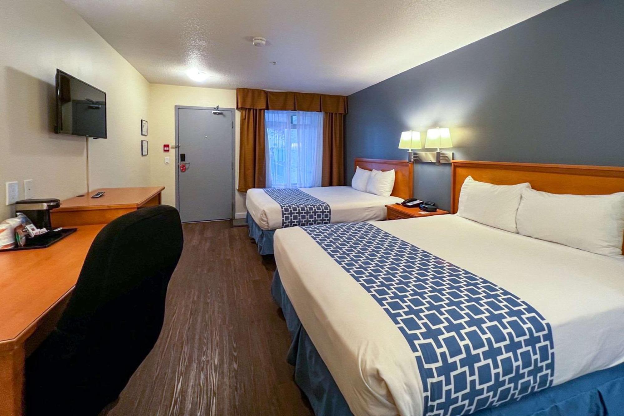 Econo Lodge Inn&Suites University YYC Esterno foto