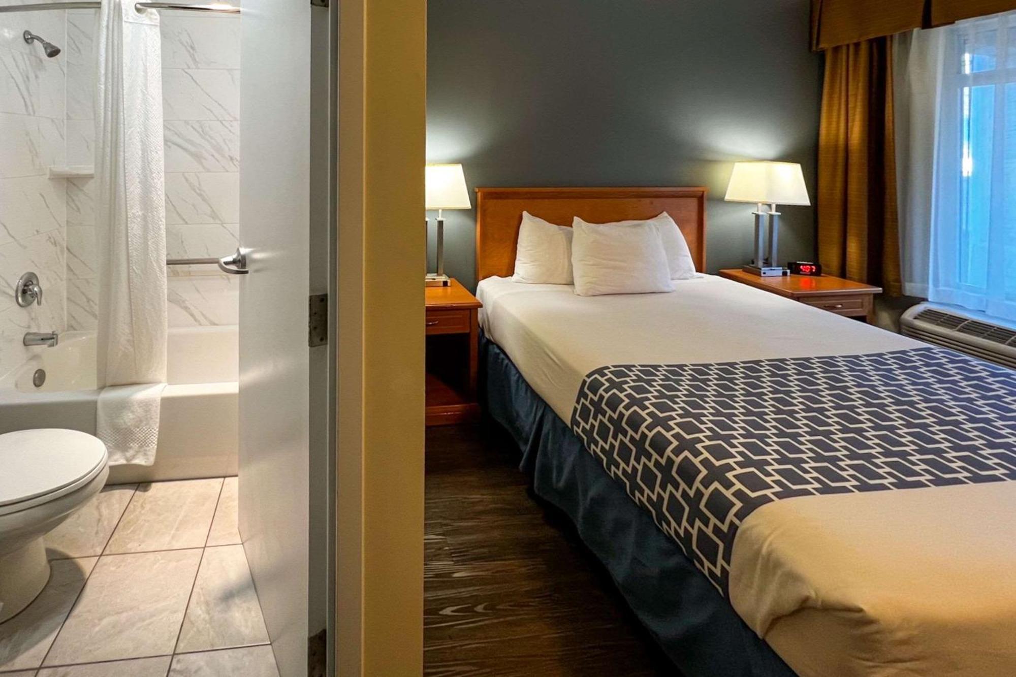 Econo Lodge Inn&Suites University YYC Esterno foto