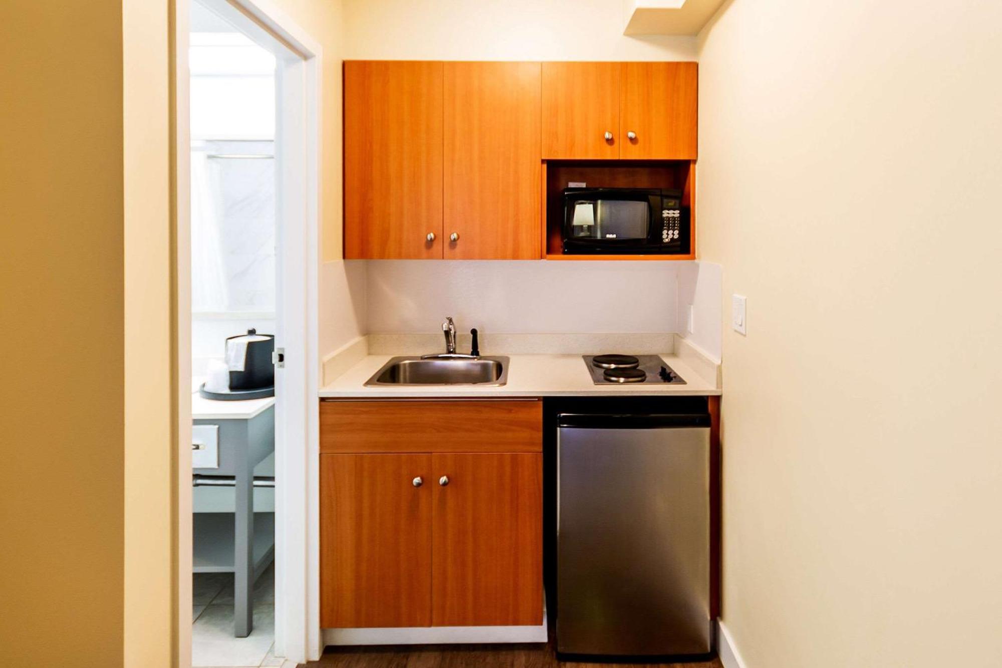 Econo Lodge Inn&Suites University YYC Esterno foto