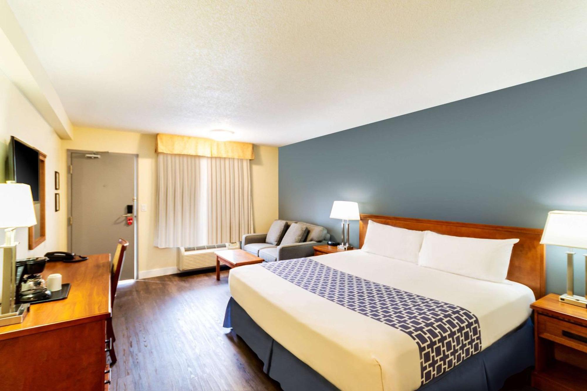 Econo Lodge Inn&Suites University YYC Esterno foto