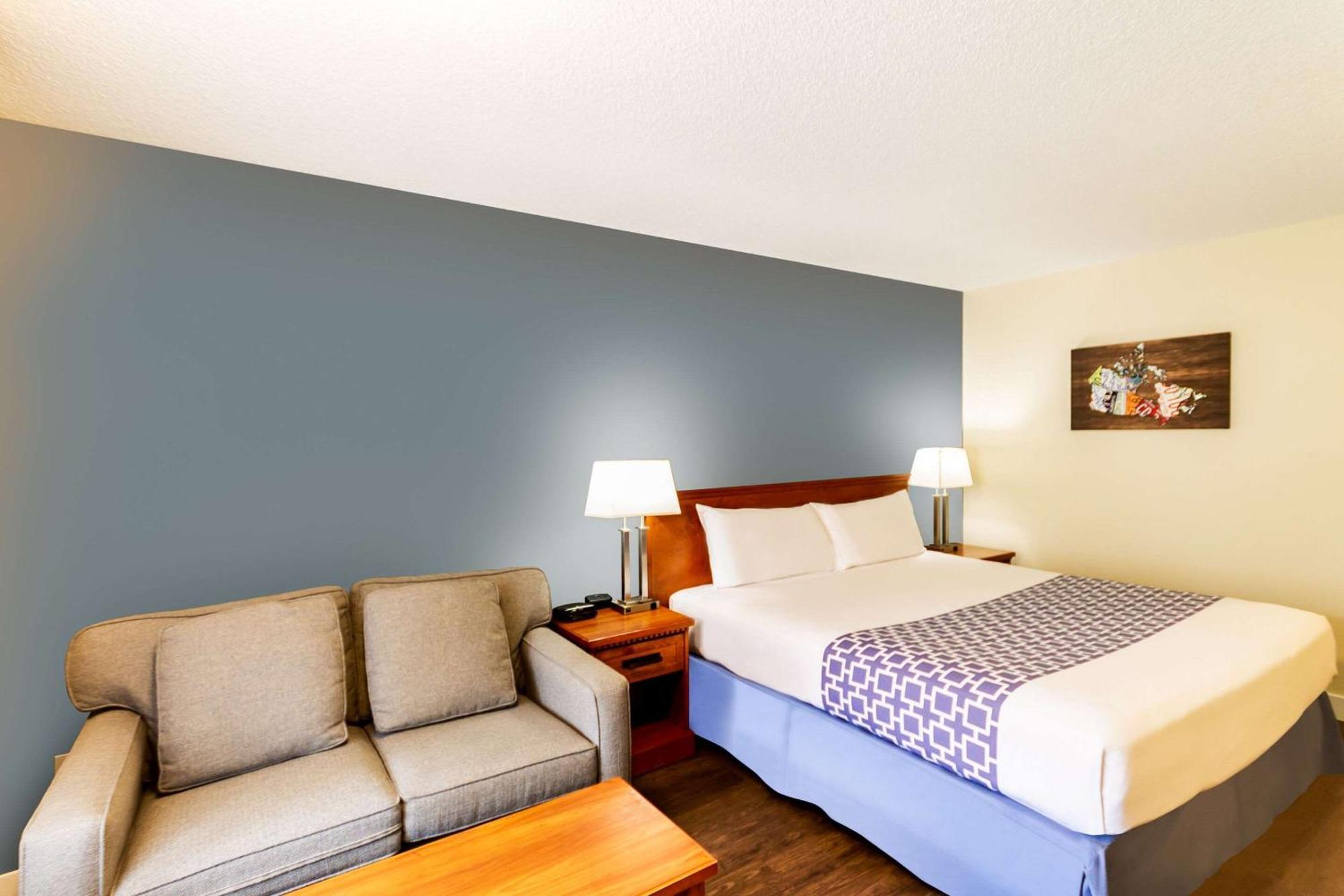 Econo Lodge Inn&Suites University YYC Esterno foto