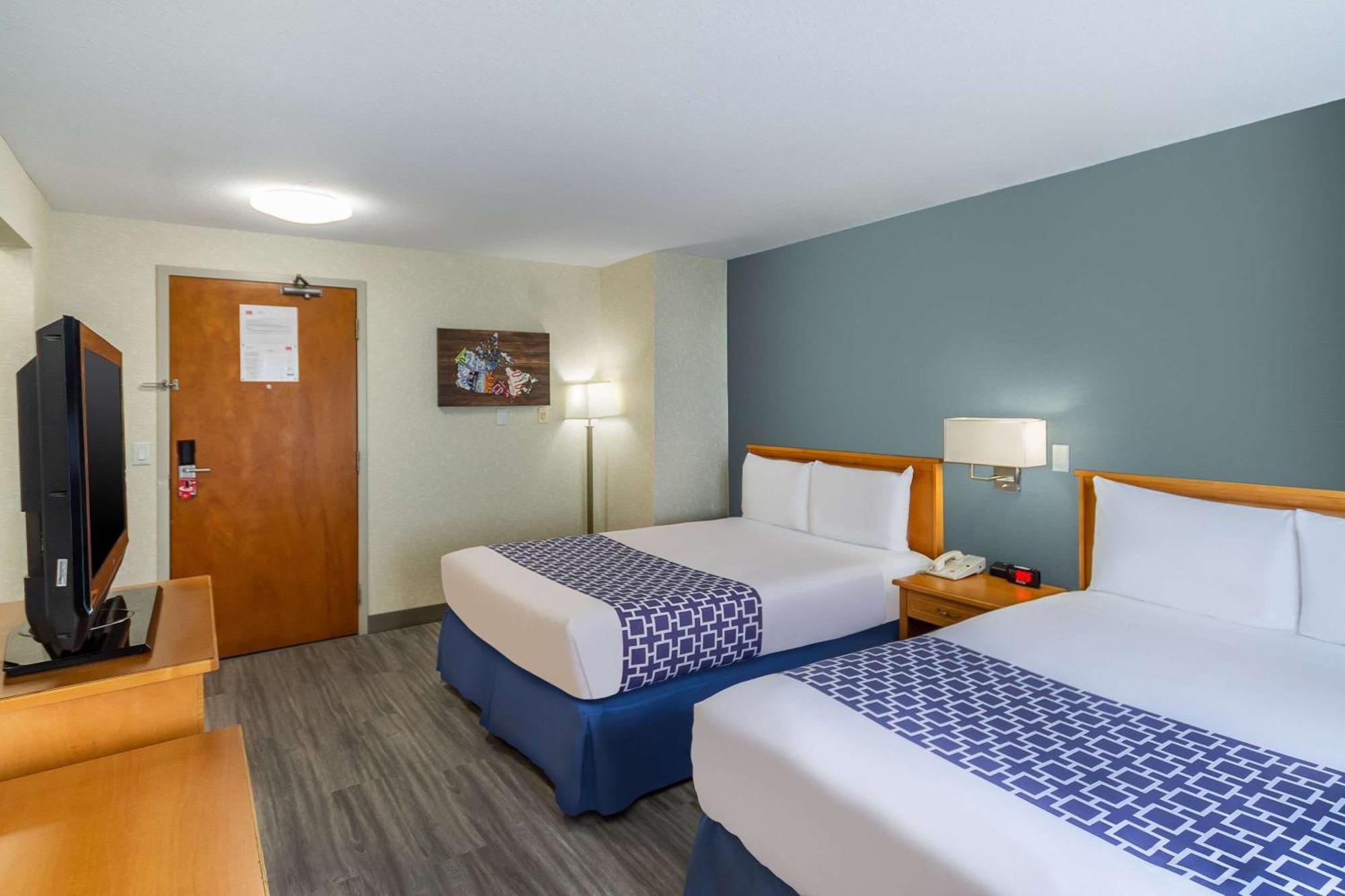 Econo Lodge Inn&Suites University YYC Esterno foto