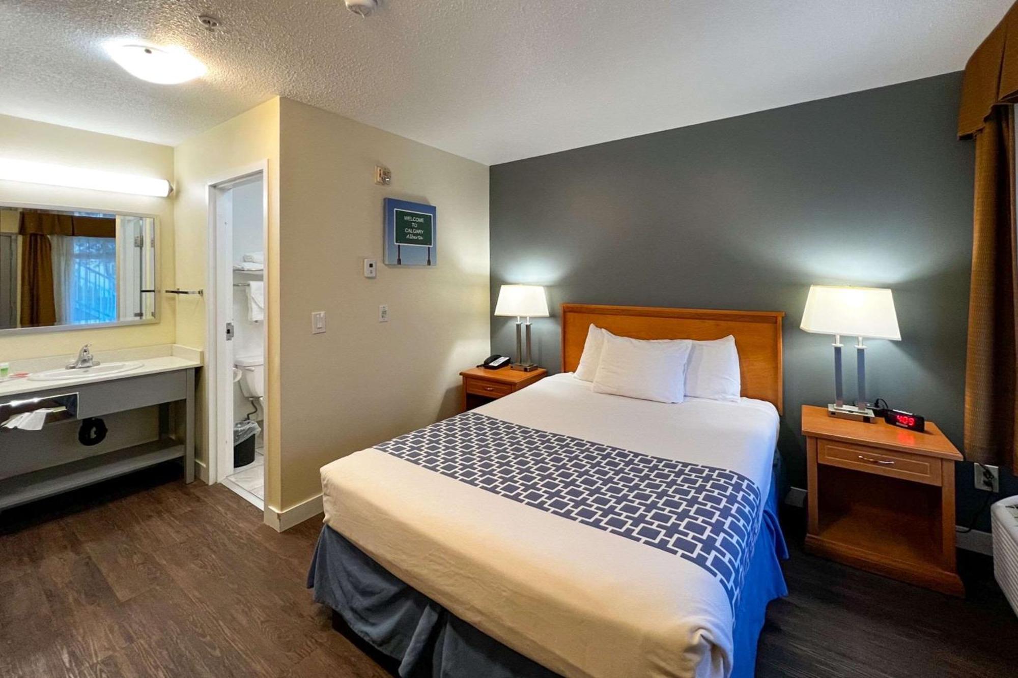 Econo Lodge Inn&Suites University YYC Esterno foto