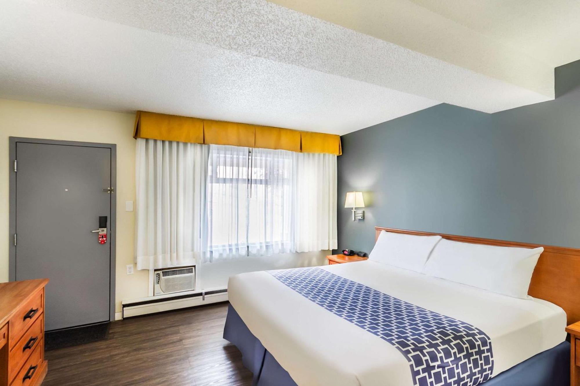 Econo Lodge Inn&Suites University YYC Esterno foto