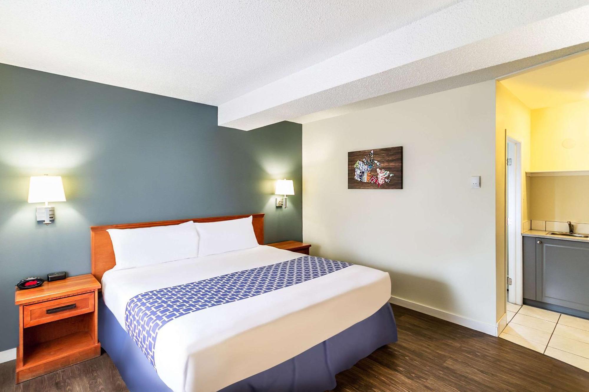 Econo Lodge Inn&Suites University YYC Esterno foto