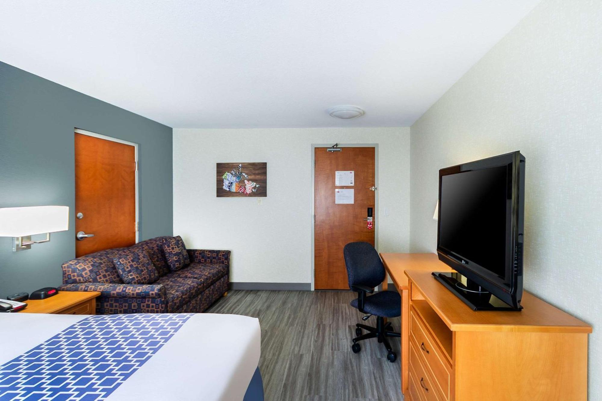 Econo Lodge Inn&Suites University YYC Esterno foto