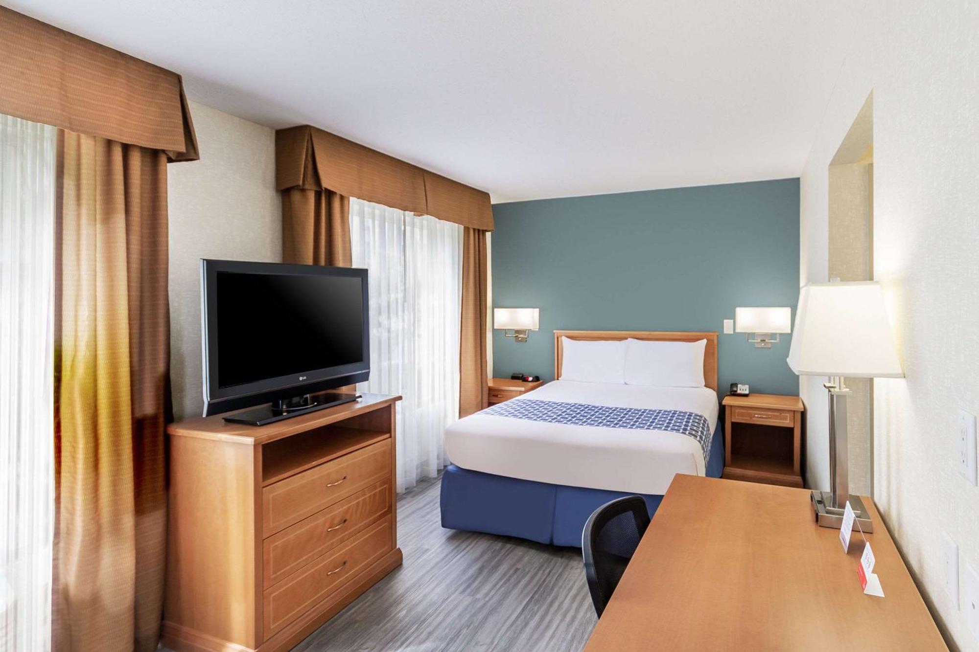 Econo Lodge Inn&Suites University YYC Esterno foto