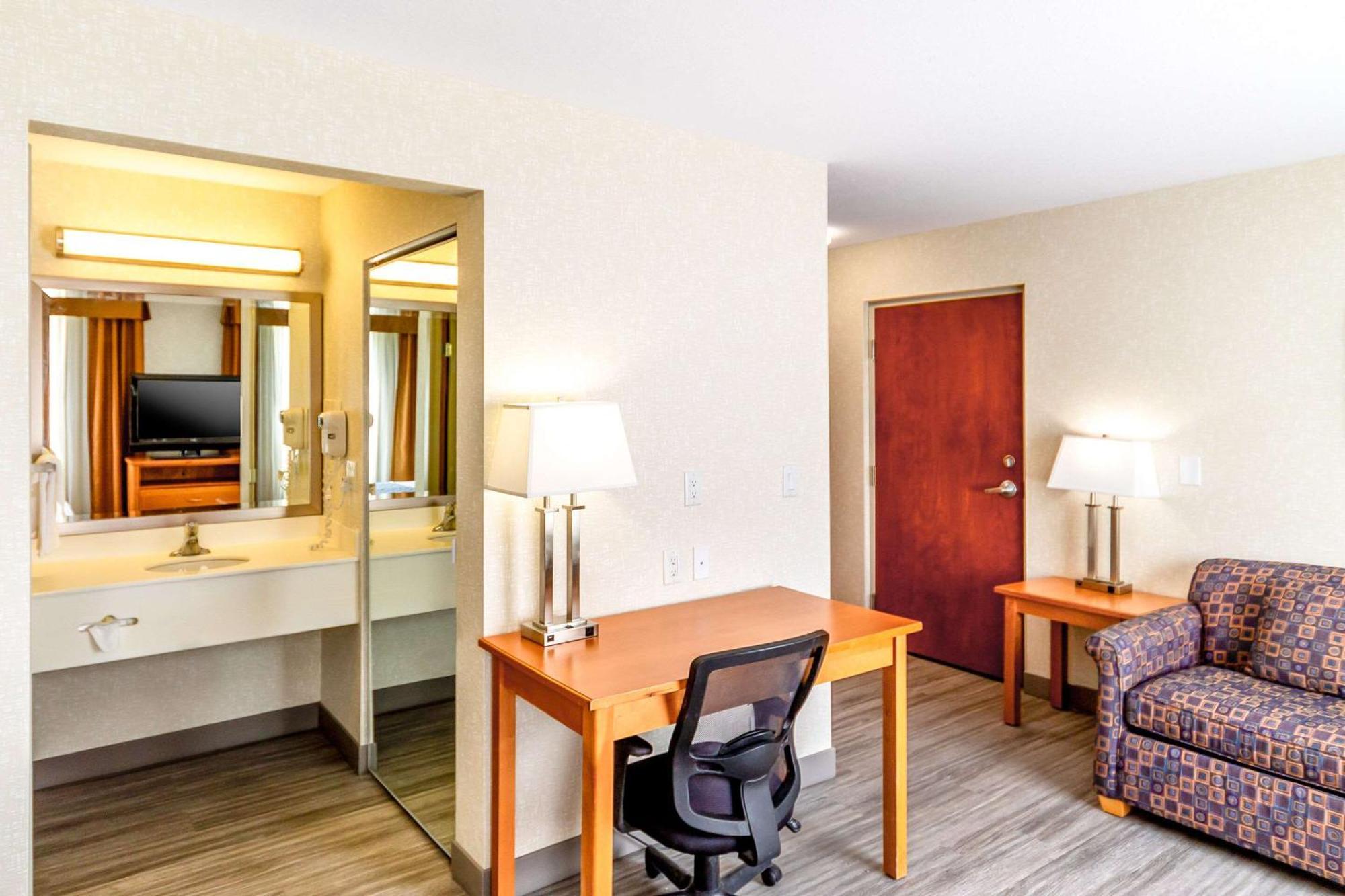 Econo Lodge Inn&Suites University YYC Esterno foto
