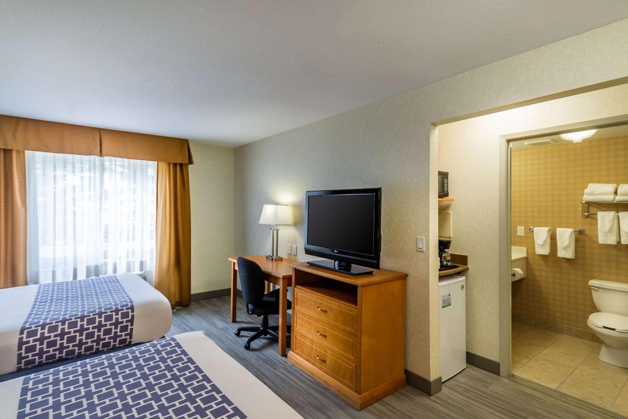 Econo Lodge Inn&Suites University YYC Esterno foto
