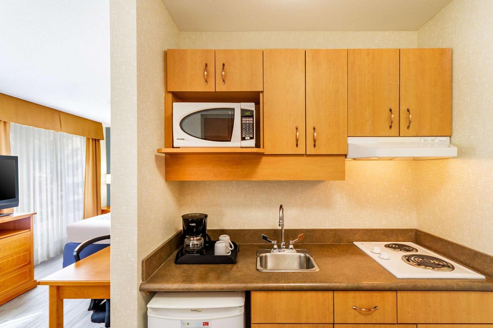 Econo Lodge Inn&Suites University YYC Esterno foto