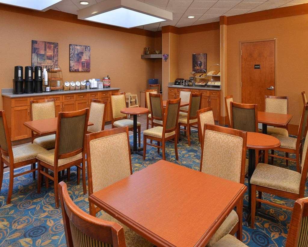 Econo Lodge Inn&Suites University YYC Ristorante foto